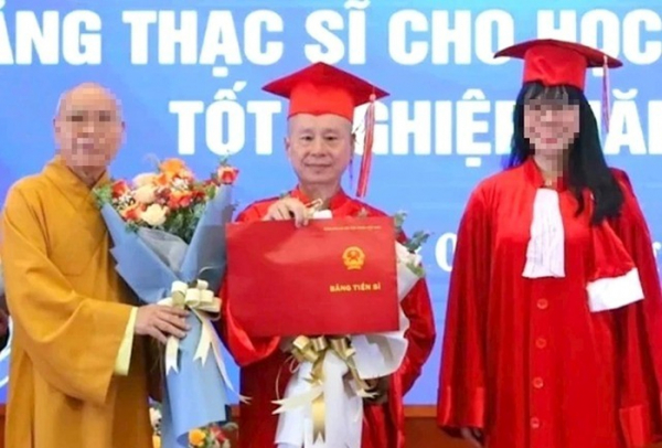 Mảnh bằng - học giả, tấm áo - thầy tu -0