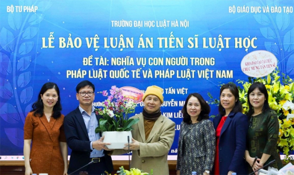 Tôn vinh giá trị ảo: Khó thế mà cũng làm được -0