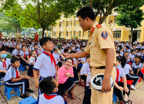 Công an TP Bà Rịa tăng cường đảm bảo ATGT khu vực trường học -0