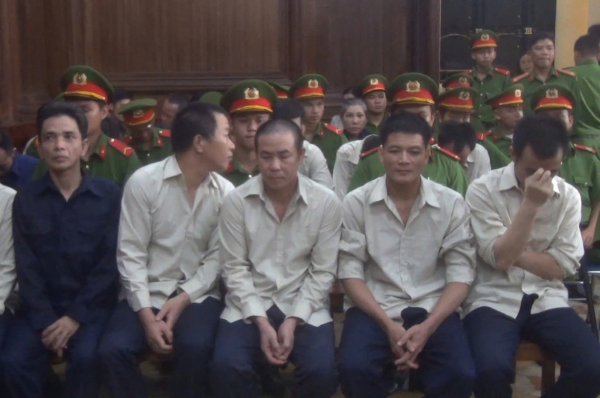 Vụ hút cát lậu, nhiều người trong một gia đình lãnh án -0