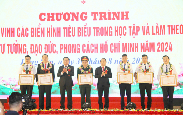 Lạng Sơn: Tôn vinh các tập thể, cá nhân tiêu biểu trong học tập và làm theo tư tưởng, đạo đức, phong cách Hồ Chí Minh -0