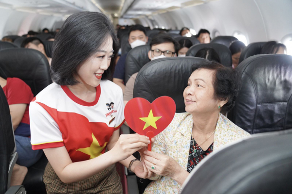 Muôn ánh sao vàng rộn ràng trên những chuyến bay Vietjet dịp kỷ niệm Quốc khánh 2/9 -1