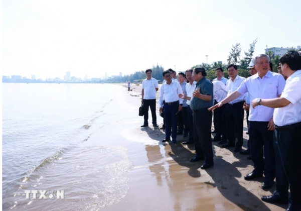 Thủ tướng khảo sát khu vực nghiên cứu lấn biển và dự án cảng Liên Chiểu tại Đà Nẵng -0