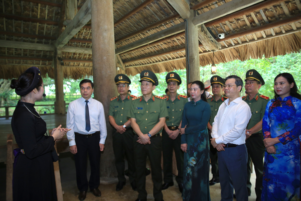 Đoàn công tác của Bộ Công an về nguồn tại Nha Công an Trung ương -0