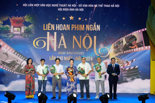 các thành viên ban giám khảo liên hoan phim ngắn hà nội.jpg -0