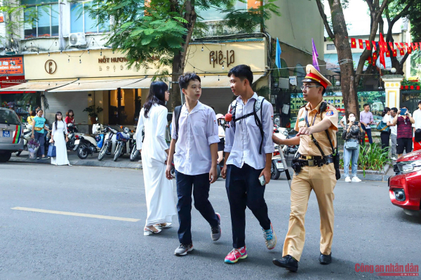 Công an Hà Nội đảm bảo an ninh, ATGT ngày học sinh tựu trường -1