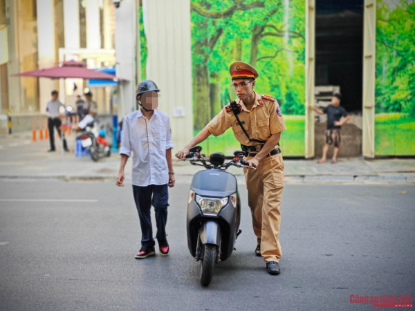 Công an Hà Nội đảm bảo an ninh, ATGT ngày học sinh tựu trường -4