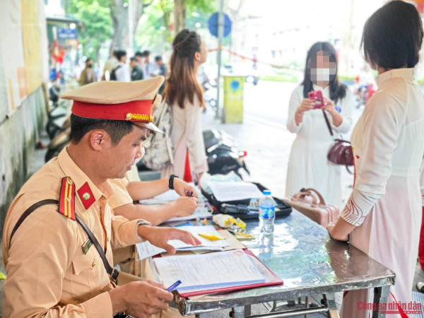 Công an Hà Nội đảm bảo an ninh, ATGT ngày học sinh tựu trường -5