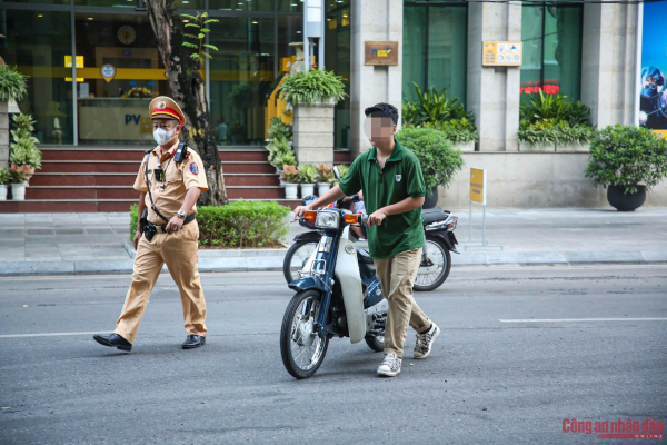 Công an Hà Nội đảm bảo an ninh, ATGT ngày học sinh tựu trường -8