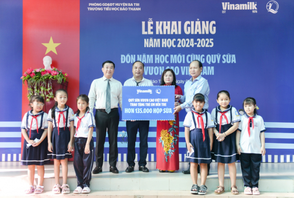 Niềm vui bất ngờ ngày khai giảng dành tặng học sinh khó khăn tỉnh Bến Tre -0