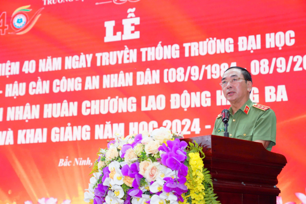 Trường Đại học Kỹ thuật-Hậu cần CAND đón nhận Huân chương Lao động hạng Ba -0