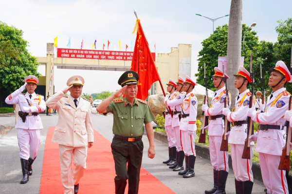 Trường Đại học Kỹ thuật-Hậu cần CAND đón nhận Huân chương Lao động hạng Ba -0