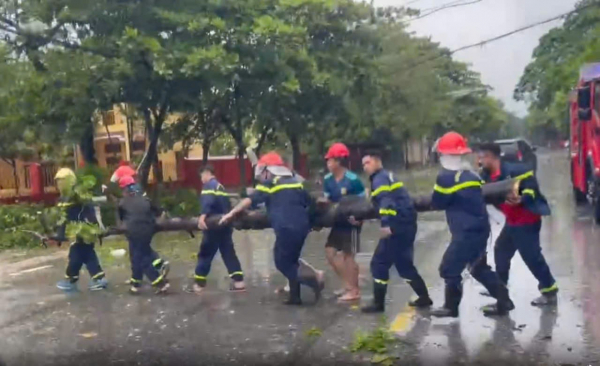 Bão vừa vào càn quét tan hoang Quảng Ninh và Hải Phòng -0