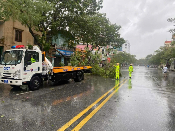 Bão vừa vào càn quét tan hoang Quảng Ninh và Hải Phòng -0