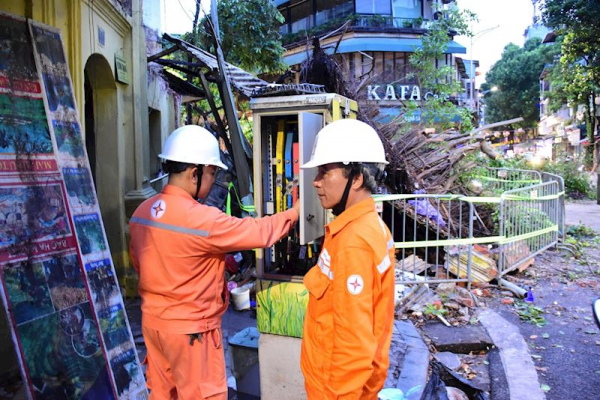 EVNHANOI phòng chống bão trên tinh thần 4 tại chỗ -0