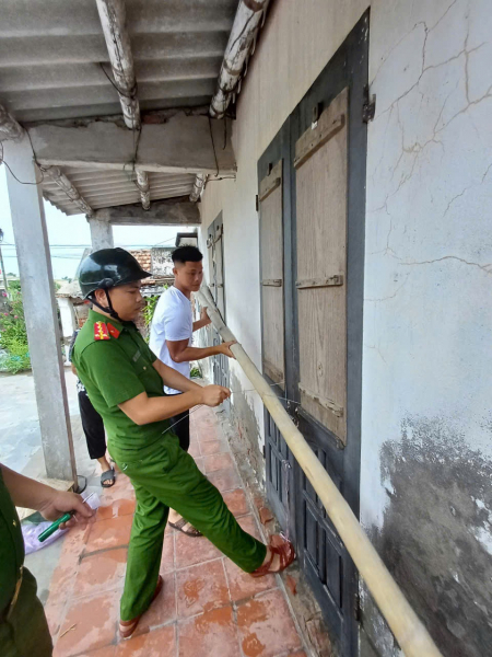 Công an Nam Định dầm mưa đảm bảo ANTT, ATGT, an toàn tính mạng, tài sản của người dân -0