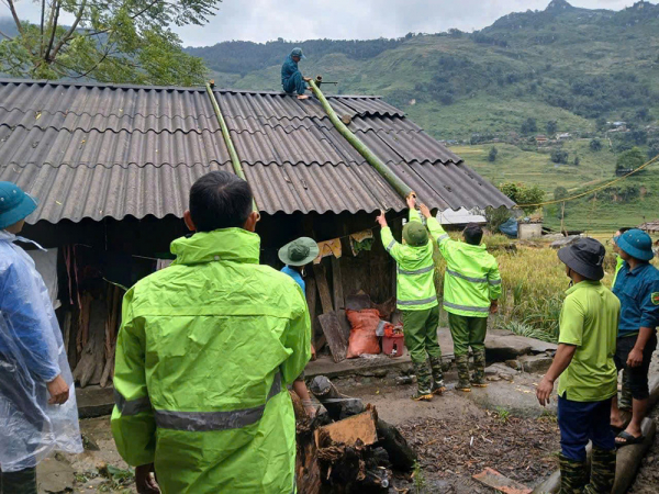 Công an Lào Cai chủ động giúp nhân dân ứng phó với bão số 3 -0