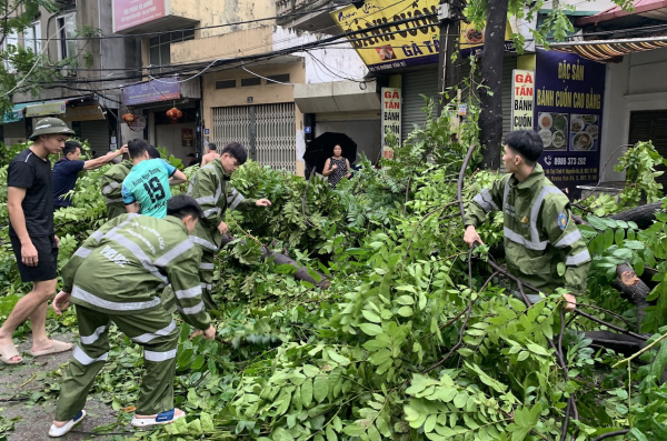 Hơn 100.000 lượt CBCS Công an dầm mình trong mưa bão, tạo điểm tựa vững chãi cho người dân -0