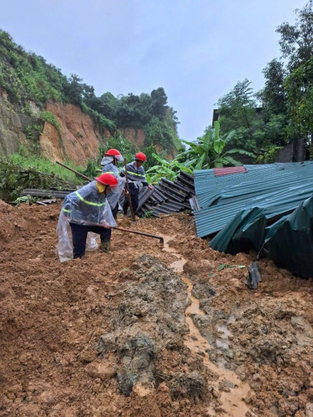 Công an tỉnh Yên Bái chủ động ứng phó với bão lũ ở mức cao nhất, bảo đảm tính mạng của nhân dân -2