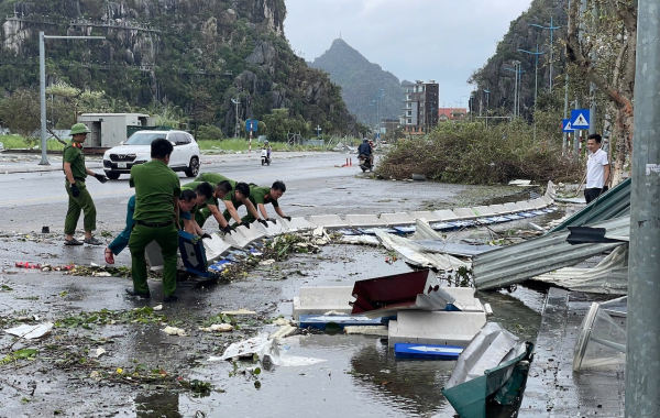 Công an Quảng Ninh khắc phục hậu quả sau bão -0