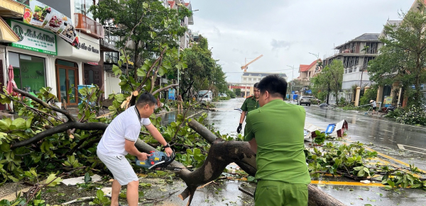 Công an Quảng Ninh khắc phục hậu quả sau bão -0