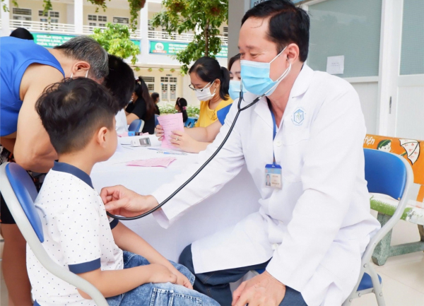 TP Hồ Chí Minh khởi động chiến dịch tiêm vaccine phòng dịch sởi tại trường học  -0