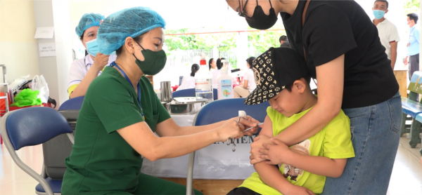 TP Hồ Chí Minh khởi động chiến dịch tiêm vaccine phòng dịch sởi tại trường học  -0