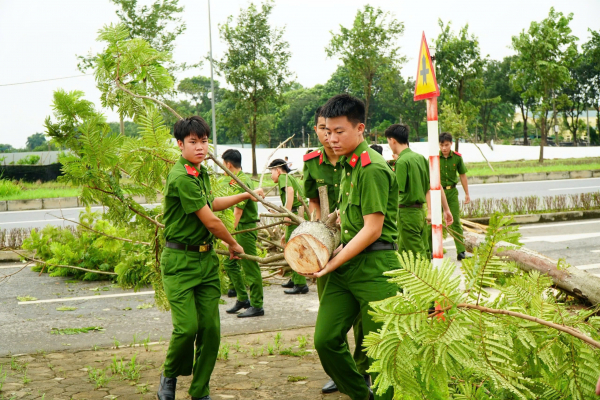  Học viện ANND và Học viện CSND huy động hơn gần 1.300 cán bộ, học viên khắc phục hậu quả bão số 3 -0