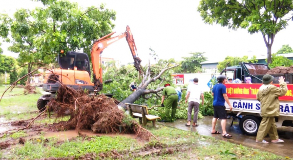 Công an tỉnh Ninh Bình triển khai khắc phục hậu quả cơn bão số 3 -3