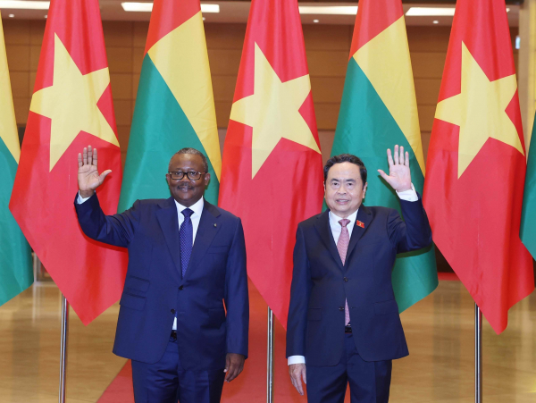 vna_potal_chu_tich_quoc_hoi_tran_thanh_man_hoi_kien_tong_thong_guinea-bissau_umaro_sissoco_embalo_7578222.jpg -0