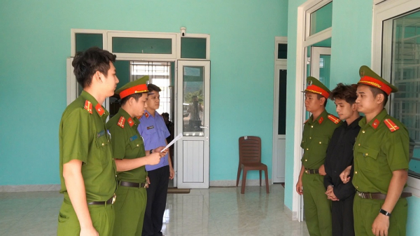 Dùng video nhạy cảm để tống tiền người yêu cũ -0