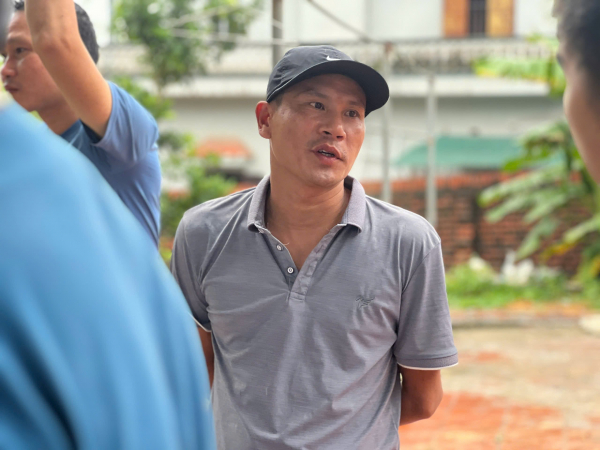 Nhói đau những tiếng khóc xé lòng tìm kiếm các nạn nhân vụ sập cầu Phong Châu -0