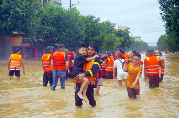 Ấm lòng những nghĩa cử đẹp rơi rốn lũ Thái Nguyên -0