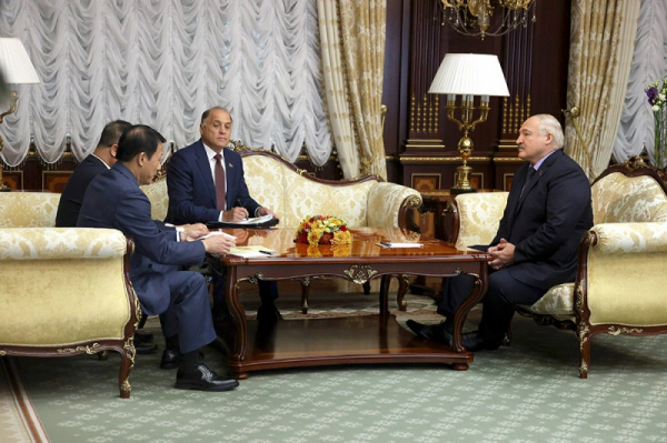 Minister Luong Tam Quang pays courtesy visit to Belarusian President -0