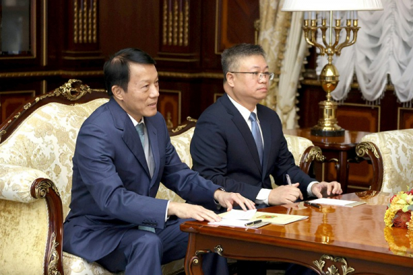 Minister Luong Tam Quang pays courtesy visit to Belarusian President -0