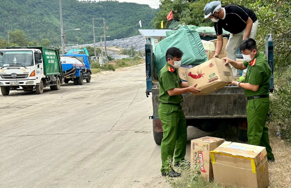 Tiêu hủy gần 10.000 bánh trung thu không rõ xuất xứ -0