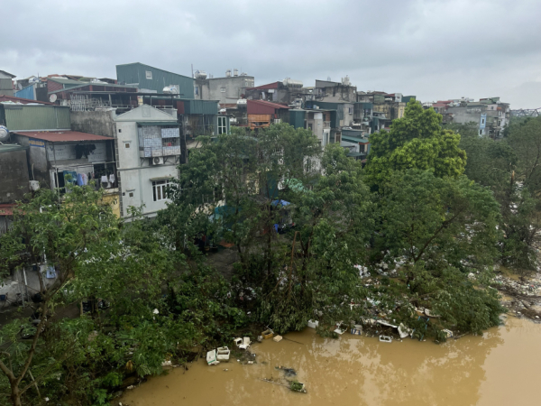 Quận Hoàn Kiếm: Di dời 46 hộ ven sông Hồng khỏi khu vực nguy hiểm -0