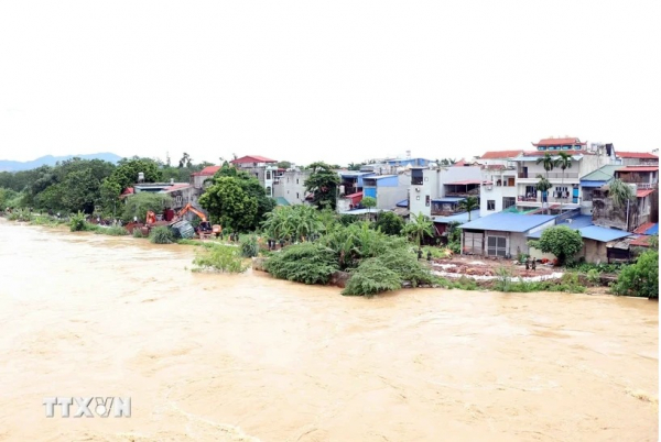 Vietnam, China unite to tackle Red River flooding after Typhoon Yagi -0