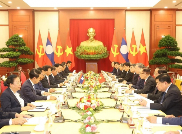 Top leaders of Vietnam and Laos hold talks in Hanoi -0