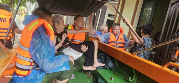 Công an Bắc Giang tiếp tục di dân các huyện vỡ đê bối đến nơi an toàn -1
