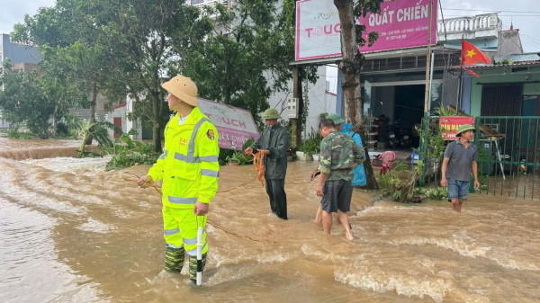 Công an Bắc Giang: Dốc toàn lực giúp dân chống lũ, đắp đê, chuyển người -6