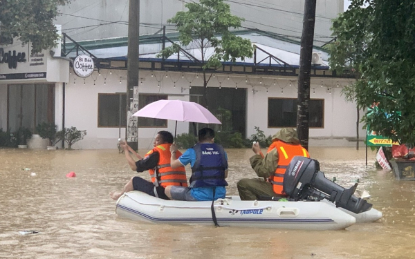 Những sáng kiến cứu hộ của Công an Thái Nguyên làm ấm lòng người dân trong mưa lũ -0