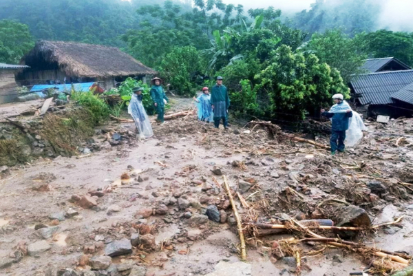 Hà Giang di dời khẩn cấp 72 hộ dân ra khỏi vùng nguy hiểm -0