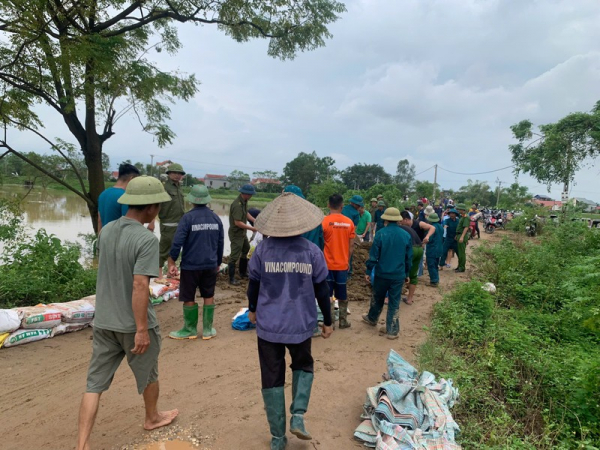 Di dời, đảm bảo an toàn sức khỏe, tài sản cho người dân vùng trũng. -0