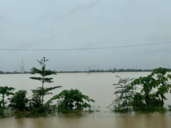 Di dời, đảm bảo an toàn sức khỏe, tài sản cho người dân vùng trũng. -0