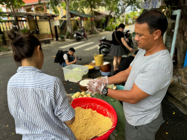 Người Đà Nẵng xuyên đêm nấu hàng nghìn bánh chưng gửi đồng bào miền Bắc  -1