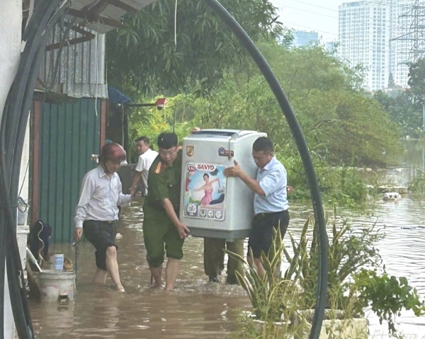 Quận Bắc Từ Liêm di dời trên 5.300 người dân ven sông Hồng, sông Nhuệ, sông Pheo, Cầu Đá đến nơi an toàn -0