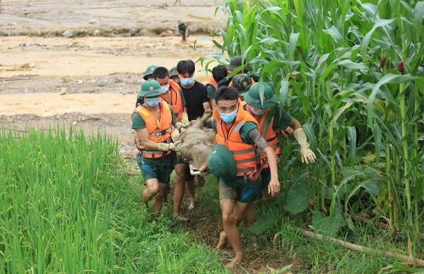 Tường thuật của phóng viên Báo CAND từ hiện trường vụ lũ quét kinh hoàng ở Làng Nủ -0