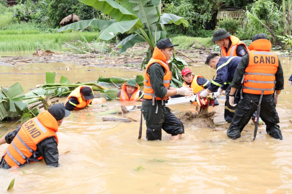 Tường thuật của phóng viên Báo CAND từ hiện trường vụ lũ quét kinh hoàng ở Làng Nủ -0