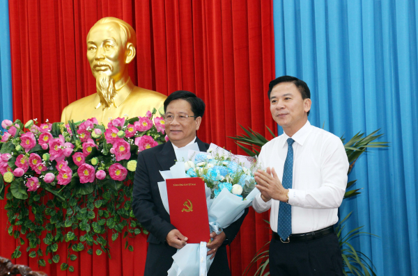 Công bố Quyết định điều động Bí thư  Thành ủy Nha Trang làm Phó Bí thư Tỉnh ủy An Giang -0